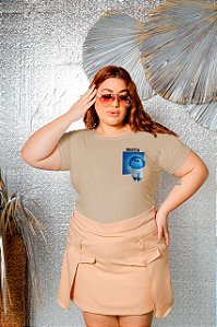 T-SHIRT PLUS SIZE TRISTEZA DIVERTIDAMENTE DTF BEGE XG