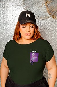 T-SHIRT PLUS SIZE MEDO DIVERTIDAMENTE DTF VERDE MILITAR XG
