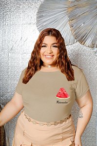 T-SHIRT PLUS SIZE MELANCIA DTF BEGE XG