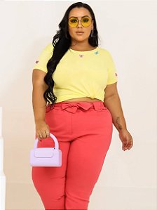 T-SHIRT PLUS SIZE BORBOLETAS COLORIDAS DTF AMARELO BEBÊ XG