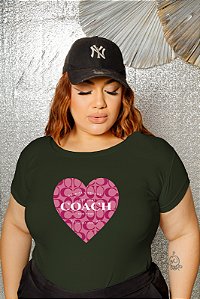 T-SHIRT PLUS SIZE CORAÇÃO COACH DTF VERDE MILITAR XG