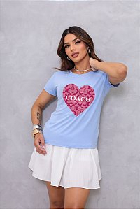 T-SHIRT CORAÇÃO COACH DTF AZUL BEBÊ