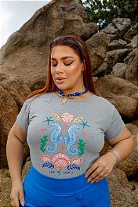 T-SHIRT PLUS SIZE CAVALO MARINHO SE O DTF CINZA XG