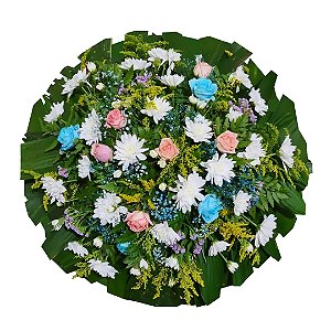 Coroa de Flores Com Rosas Azúis e Goiaba e Crisântemos Brancos