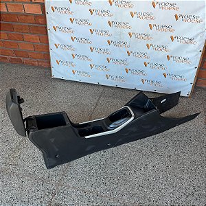 CONSOLE CENTRAL C/ APOIO DE BRAÇO CHEVROLET TRACKER LT 2023 CÂMBIO AUTOMATICO