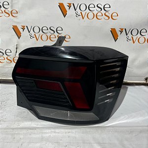 LANTERNA TRASEIRA DIREITA VOLKSWAGEN POLO TRACK 2025 ORIGINAL CODIGO VOLKSWAGEN 6EA945096C ( POSSUI AVARIAS )