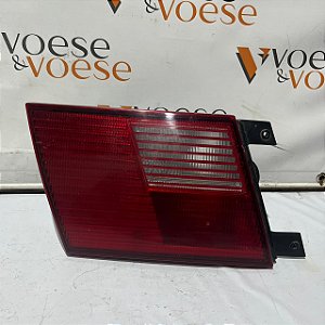 LANTERNA TAMPA TRASEIRA ESQUERDA VW SANTANA 2001 ORIGINAL ARTEB