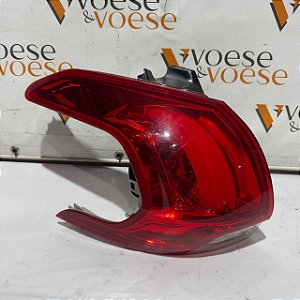 LANTERNA TRASEIRA ESQUERDA PEUGEOT 2008 GRIFFE 2017 ORIGINAL CODIGO PEUGEOT 9808158480 (POSSUI AVARIAS)