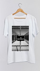 Camiseta NO PHOTOGRAPHY - 100% algodão corte a fio branca
