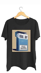 Camiseta MUSIC IS HIGHLY ADDICTIVE - 100% algodão corte a fio preta