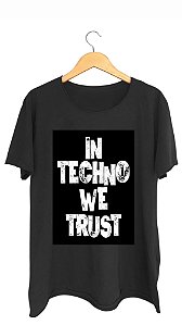 Camiseta IN TECHNO WE TRUST - 100% algodão corte a fio preta