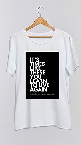 Camiseta TIMES LIKE THESE - 100% algodão corte a fio branca