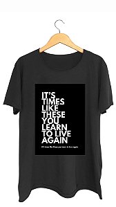 Camiseta TIMES LIKE THESE - 100% algodão corte a fio preta