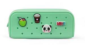 ESTOJO ESCOLAR SILICONE C/ 4 PINGENTES VERDE
