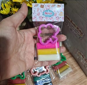 15 Kits massinhas e cortador.
