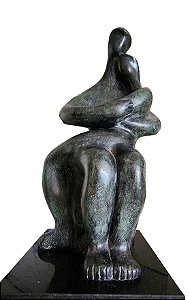 Sonia Ebling - Escultura em Bronze  "Casal no colo " . 37x18x18cm (fora a base)