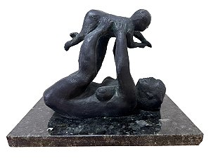 Carybé, "Maternidade" - Escultura em bronze 19x29x8cm (medidas totais) g1