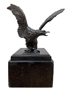 George Barney - Imponente e antiga Escultura em bronze representando uma Águia, base feita com mármore Belga. 30x25x13cm (medidas totais) g1
