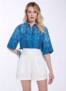 Cropped Bobô Azul Estampado Modelo Samanta