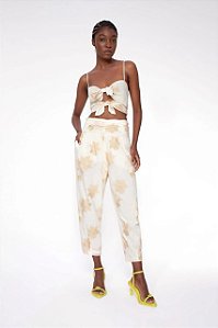 Calça Cris Barros Bege Bordada Modelo Cenoura