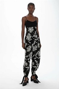 Calça Cris Barros Preta Floral Modelo Leger