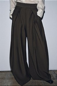 Calça Zara Marrom Modelo Pantalona Com Pregas