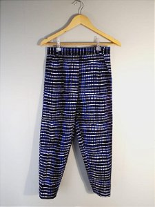 Calça Andrea Marques Estampada Modelo Cenoura