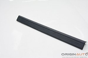 ACABAMENTO SOLEIRA DIANTEIRA DIREITA MERCEDES-BENZ C200 CGI 2011 A2046860036