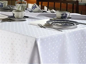 Toalha de Mesa Quadrada Dohler Requinte Linhas  Branco 4 Lugares 1,60m x 1,60m