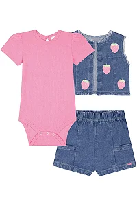 CONJUNTO BODY MANGA CURTA COM SHORT E COLETE JEANS ESTAMPA MORANGO KUKIÊ