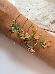 Pulseira veneziana  com pingente patuá pedra verde