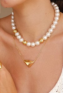 Colar Choker de Pérolas e Esferas