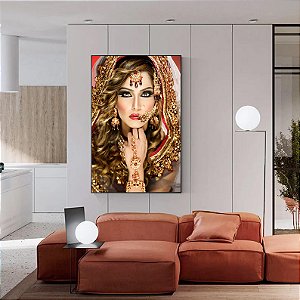 Quadro Mulher Indiana com Traje Tradicional e Joias Douradas