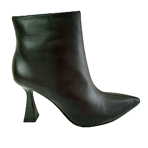 Bota preta couro cano curto