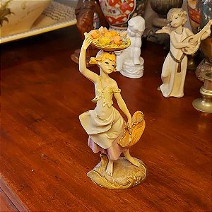 Linda escultura em resina Italiana