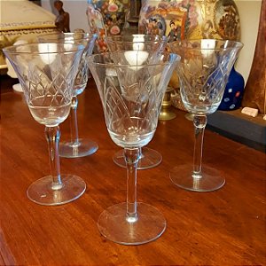 Antigas taças de vinho em cristal lapidado