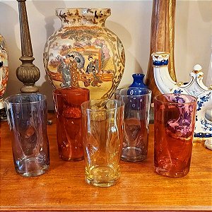 Conjunto com 5 antigos copos estilo long drink