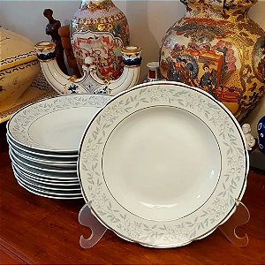 Pratos fundos em porcelana Real