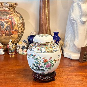 Antigo potiche em porcelana chinesa