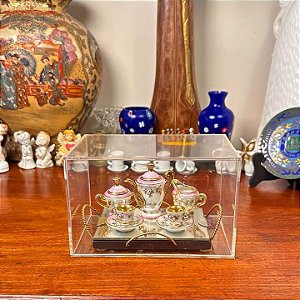 Conjunto de miniaturas em porcelana