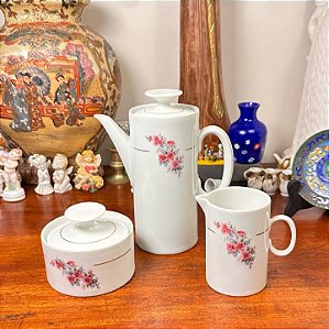 Conjunto de peças em porcelana Renner, Série Medaillon.