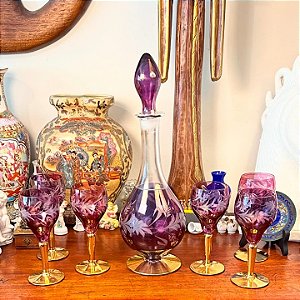 Antigo conjunto de licoreira e 6 taças em Demi cristal.