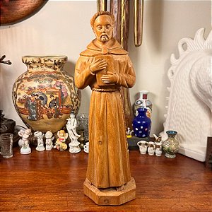 Escultura de Santo Antônio em madeira nobre