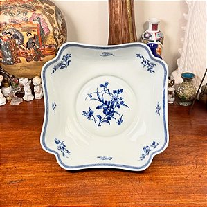 Saladeira em porcelana portuguesa Vista Alegre.