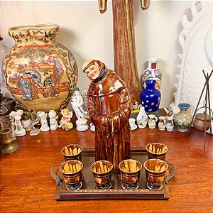 Antiga licoreira em cerâmica frade.