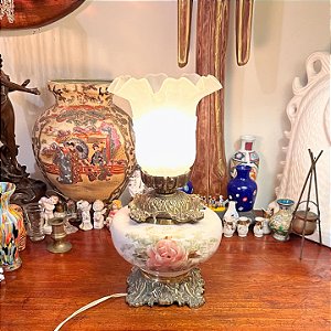 Abajur em porcelana e bronze patachoca.