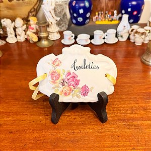 Antiga placa em cerâmica esmaltada ‘Toilettes’.