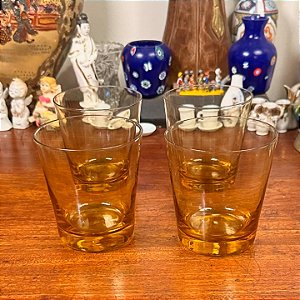 Conjunto de copos de whisky.