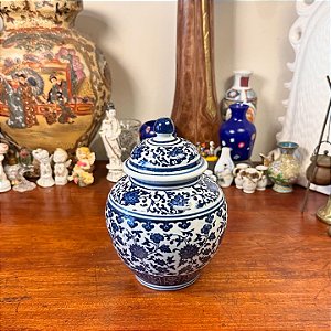 Potiche oriental em porcelana