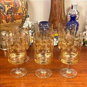 Conjunto de 6 elegantes taças para vinho em cristal.